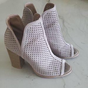 Ankle boots
